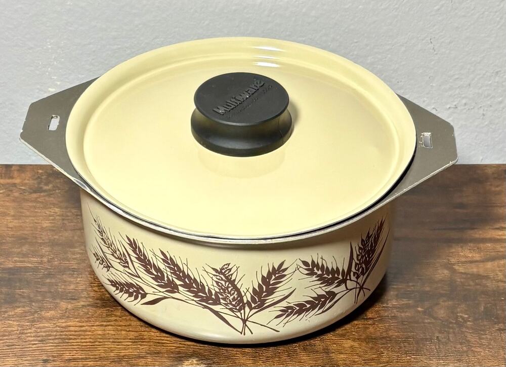Vintage Multiware 8” Harvest Wheat Enamel Coated Aluminum Casserole Dish